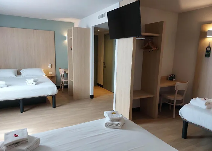 B&B HOTEL Troyes Magasins d'usine Lavau 