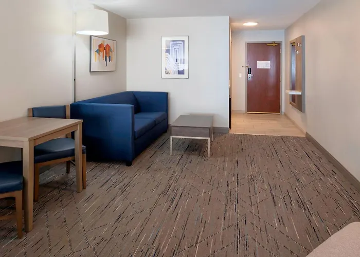 Holiday Inn Express Hotel & Suites Fort Atkinson By Ihg