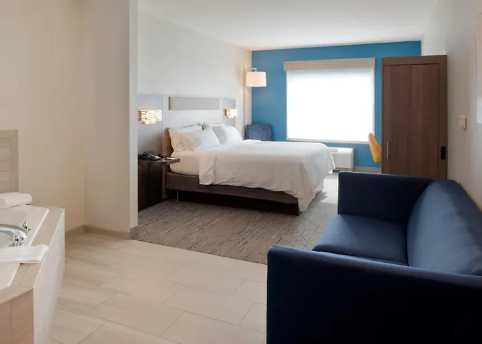 Holiday Inn Express Hotel & Suites Fort Atkinson By Ihg