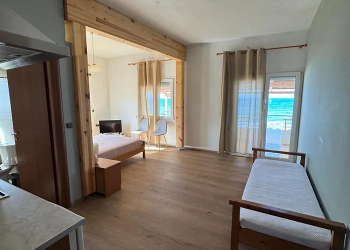 Molos Beach Rooms
