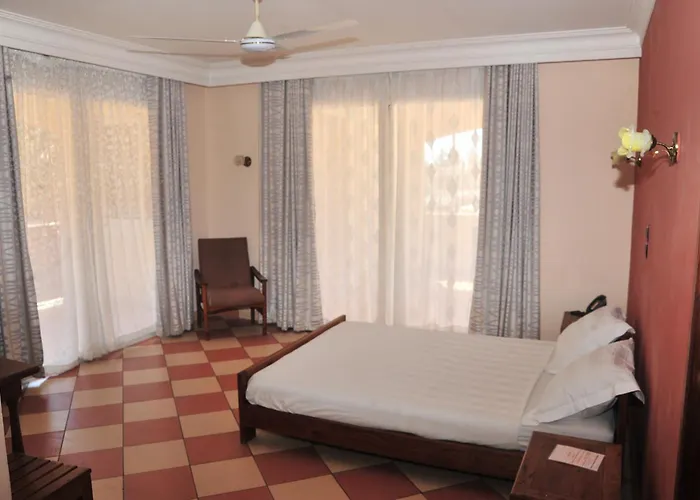 Hotel Menabe - Private Terrace Rooms & Restaurant