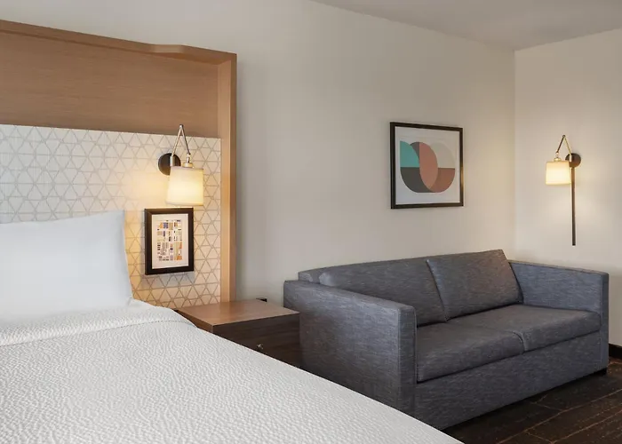 Holiday Inn & Suites Detroit - Troy By Ihg