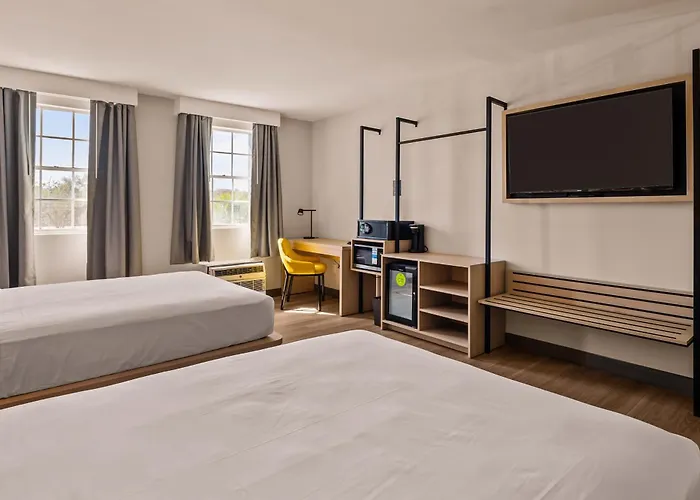 B&B Hotel Jacksonville Airport - Newly Renovated!
