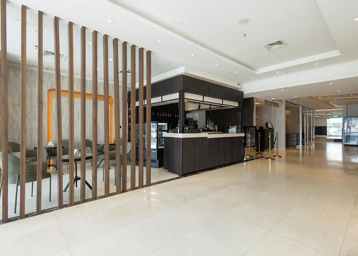 Dolphin Continental Hotel