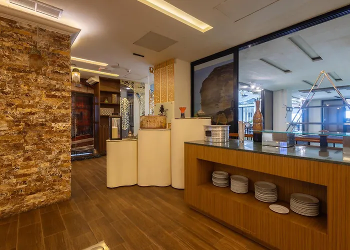 Dolphin Continental Hotel