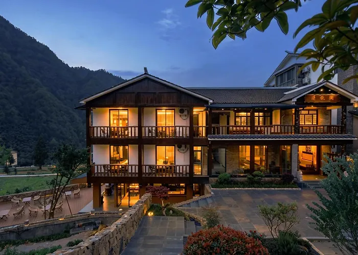 Zhangjiajie Joy Hotel -New Hotel ,Avatar Mountain View, Walking Distance To The Middle Gate Of Forest Park,Quite Entrance, Less Crowed & No Queue,Free Well-Prepared Breakfast,Free Self-Service Laundry & Drying, Attraction Tickets Serivce,Nice Host