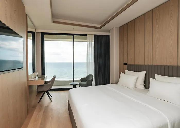 Almera Hotel
