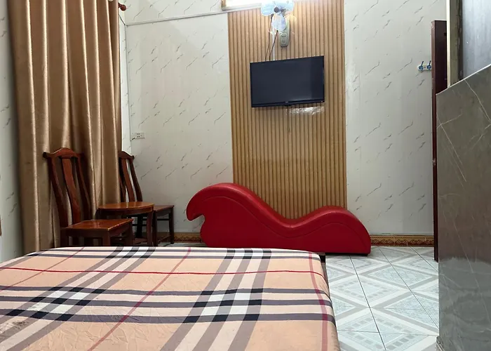 Happy Motel