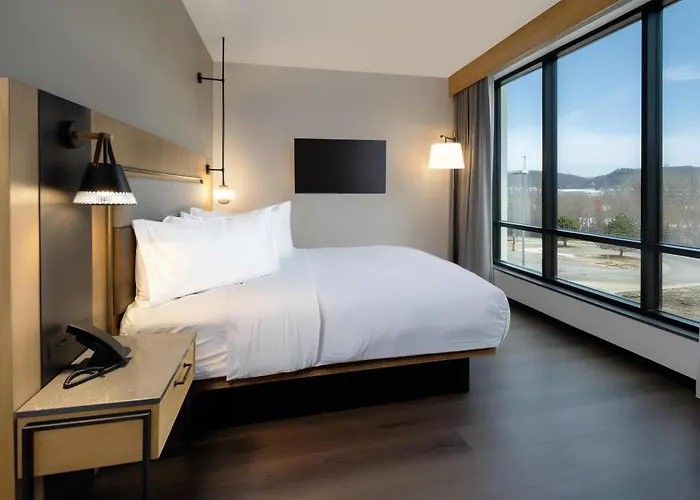 The Key Hotel Dubuque, Tapestry Collection By Hilton