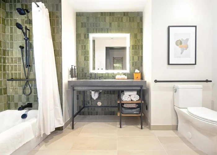 The Key Hotel Dubuque, Tapestry Collection By Hilton