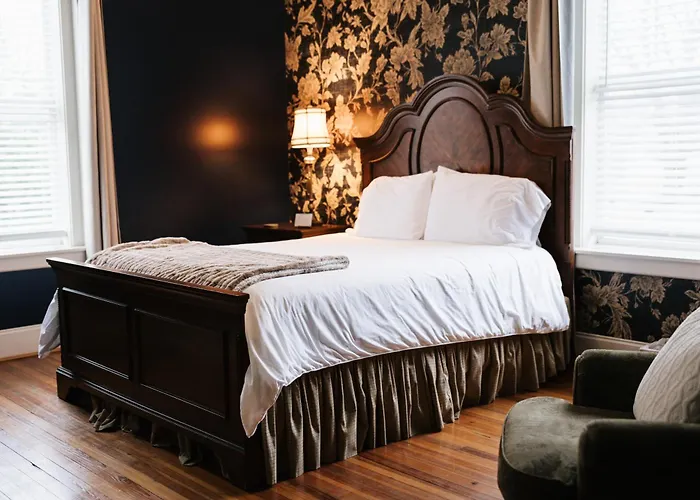The Grand Lux Inn