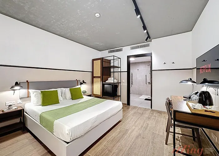 South 32 Hotel By Zzzing