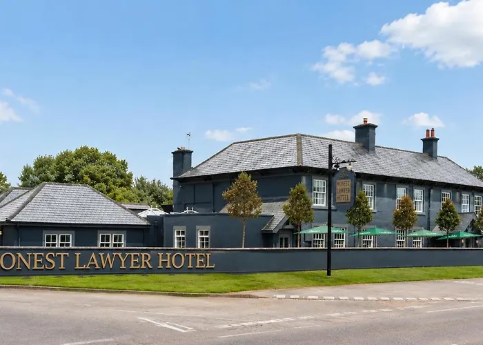 Honest Lawyer Hotel