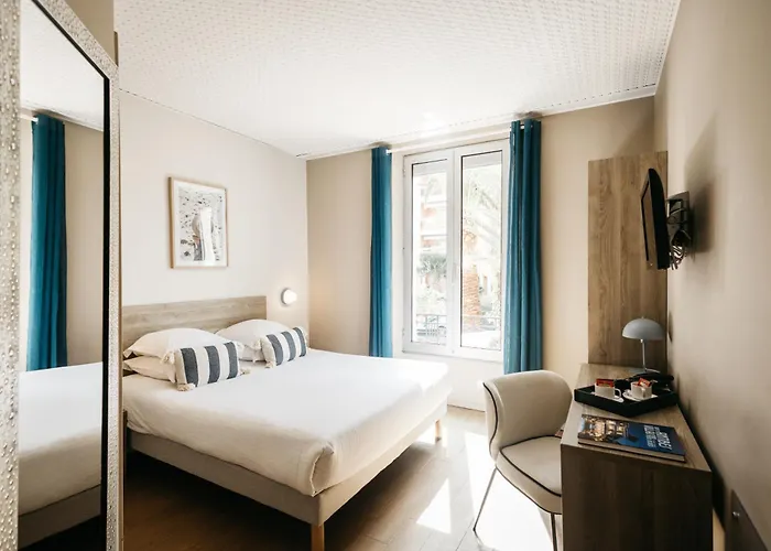 Hôtel Le Petit Castel