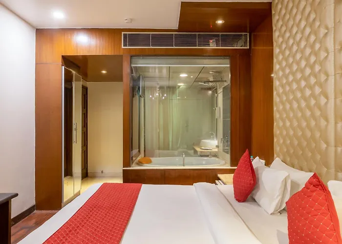 Hotel Aura - 05 Mins From New Delhi Railway Station & Connaught Place