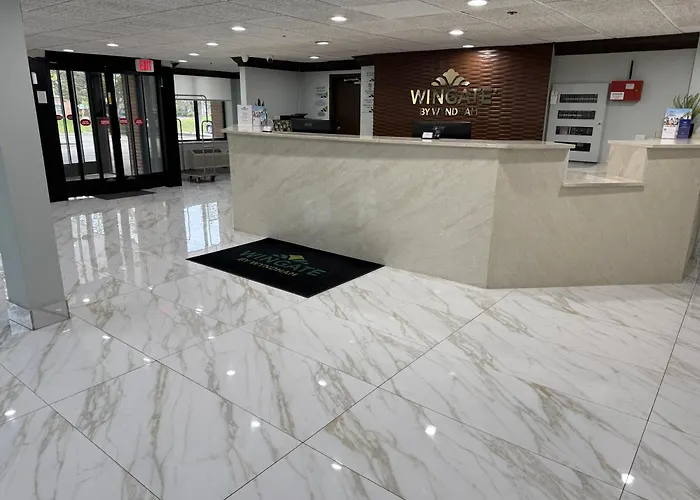Wingate By Wyndham Livonia Hotel