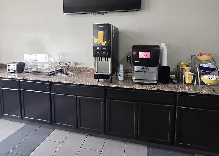Super 8 By Wyndham Kansas City