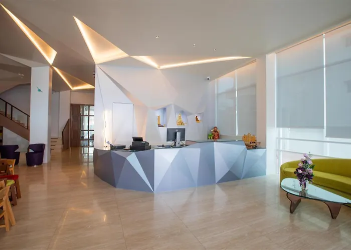 โรงแรมโกลว์ รัตนา เพลส