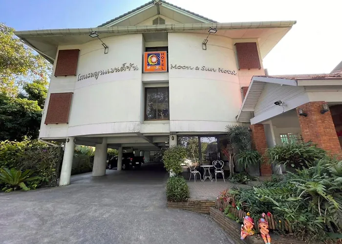 โรงแรมมูนแอนด์ซัน Moon And Sun Hotel