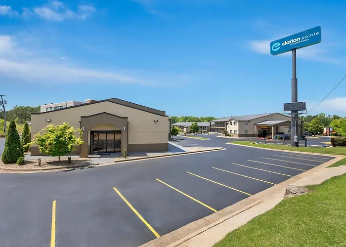 Clarion Pointe Athens I-65 Hotel