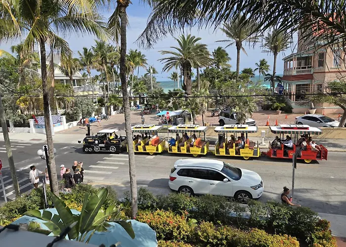 Southernmost Point Guest House & Garden Bar