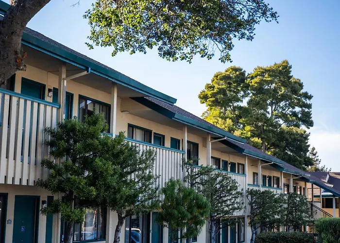 Scottish Fairway Inn Monterey