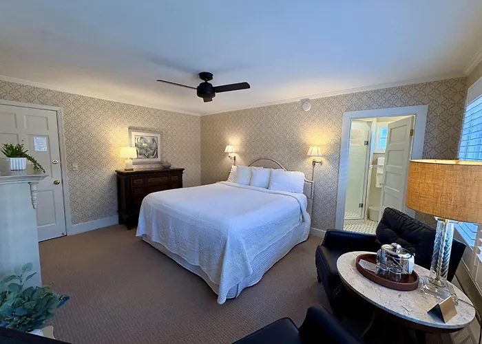 Maplewood Hotel Saugatuck