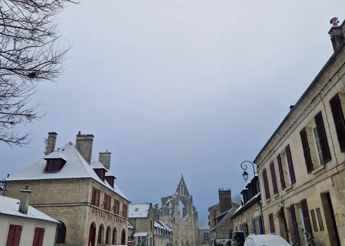 Hotel De L'Abbaye De Longpont