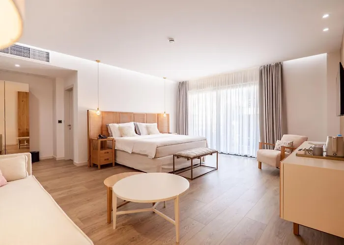 Glow Boutique Hotel & Suites Sarandë