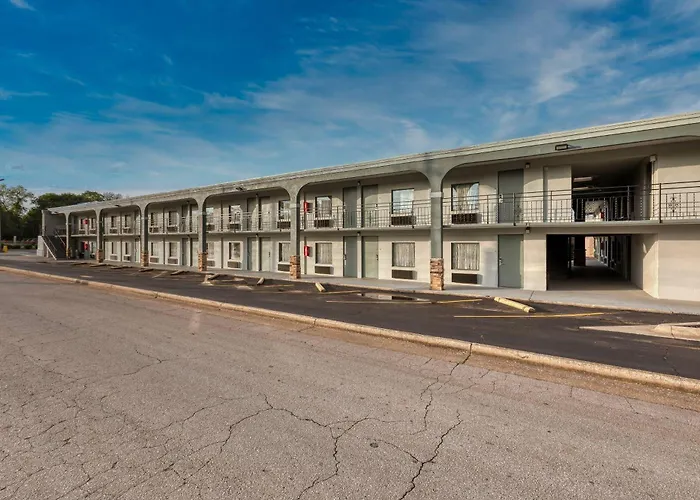 Clarion Pointe Decatur Downtown
