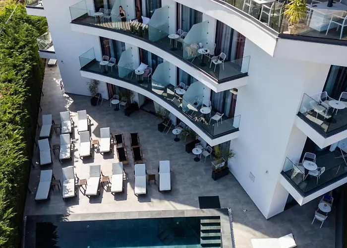 Blue Eye Hotel
