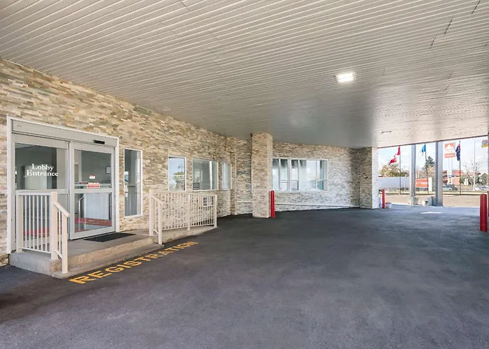 Econo Lodge Inn & Suites Medicine Hat Highway 1
