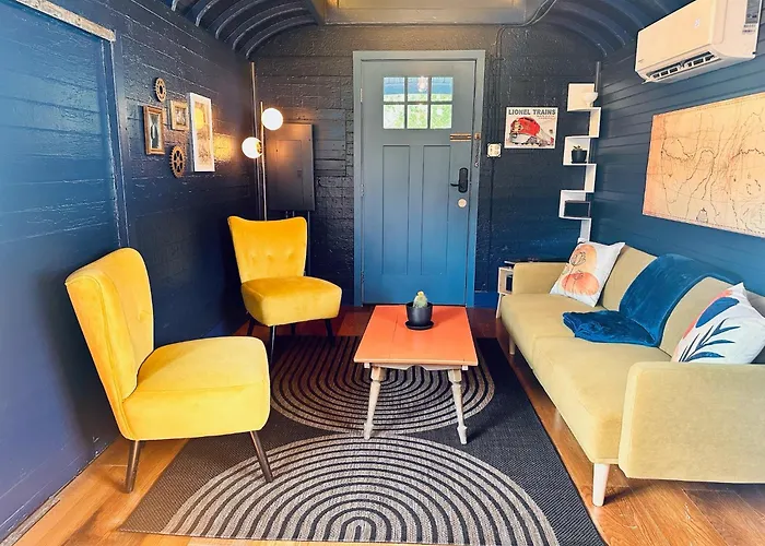 Train Wreck Inn - Boutique Train Car Stays - Self Check In