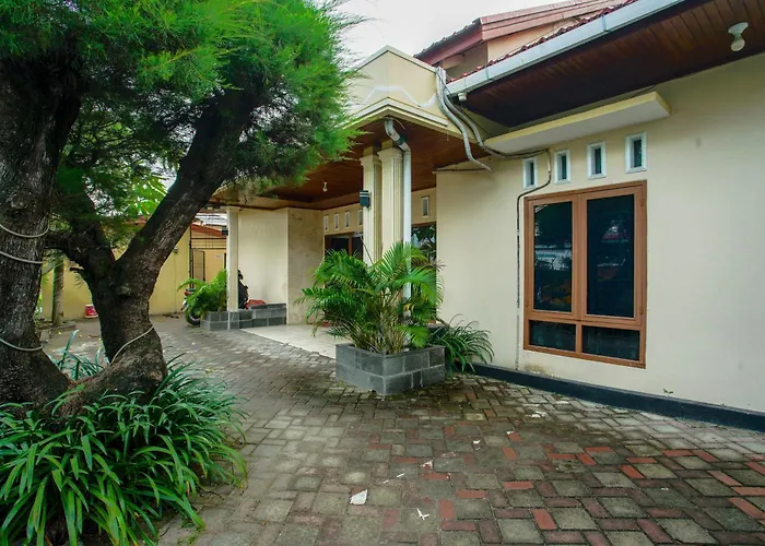 Capital O 90643 Suri Guest House Syariah