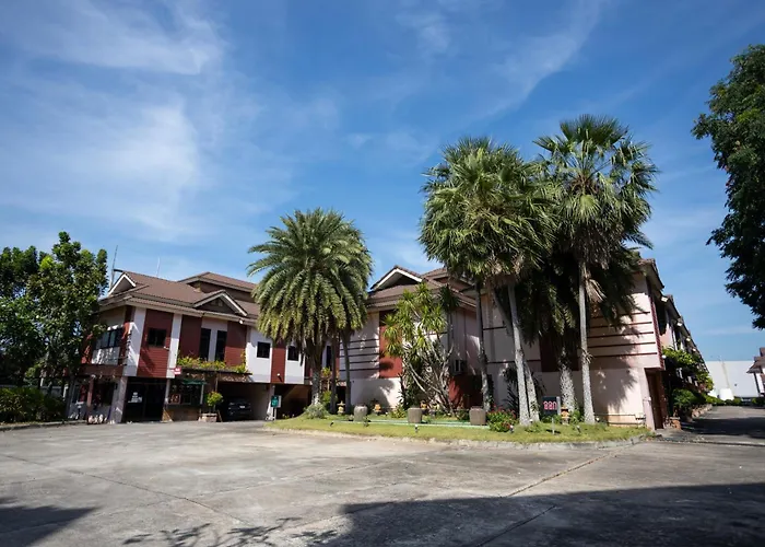 โรงแรมบ้านสวนรีสอร์ท ชลบุรี