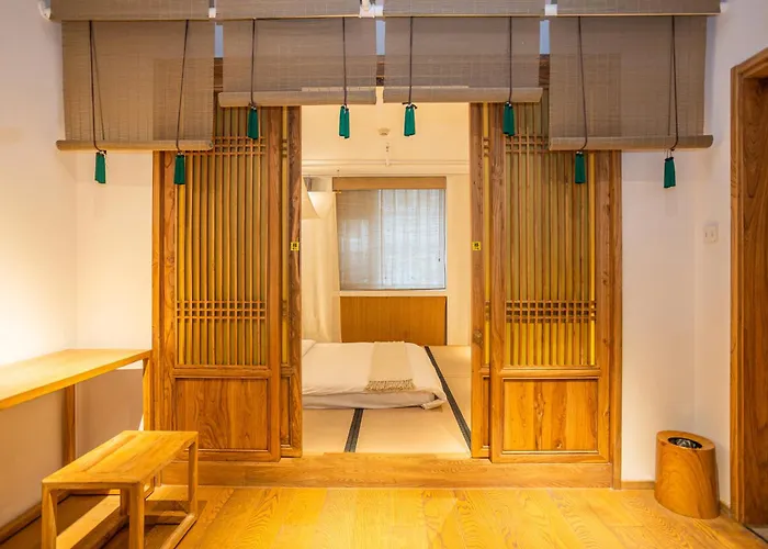 Daguan Academy Chinese Ancient Style Hotel