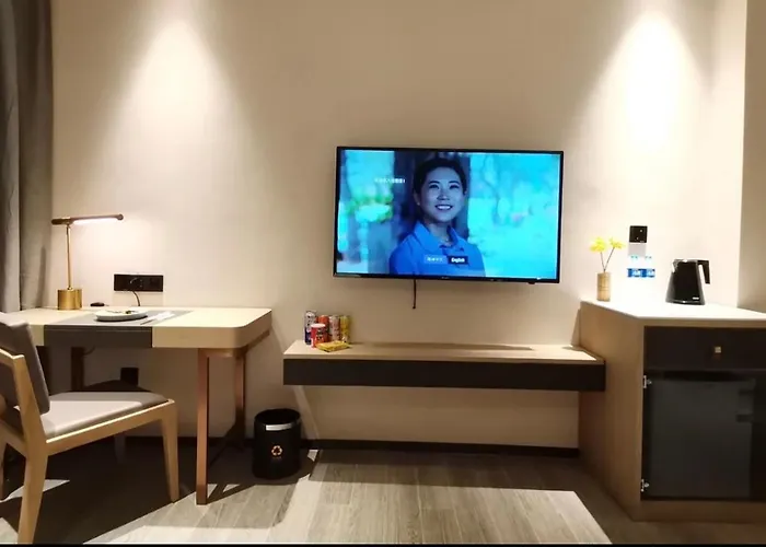 锦御酒店 宝能演艺中心金峰地铁站店