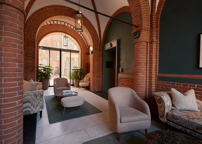 Ascot Hotel