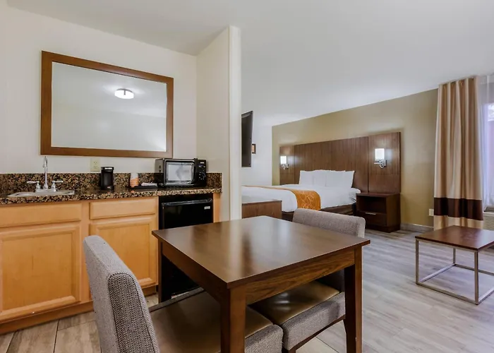 Comfort Suites At Sabino Canyon