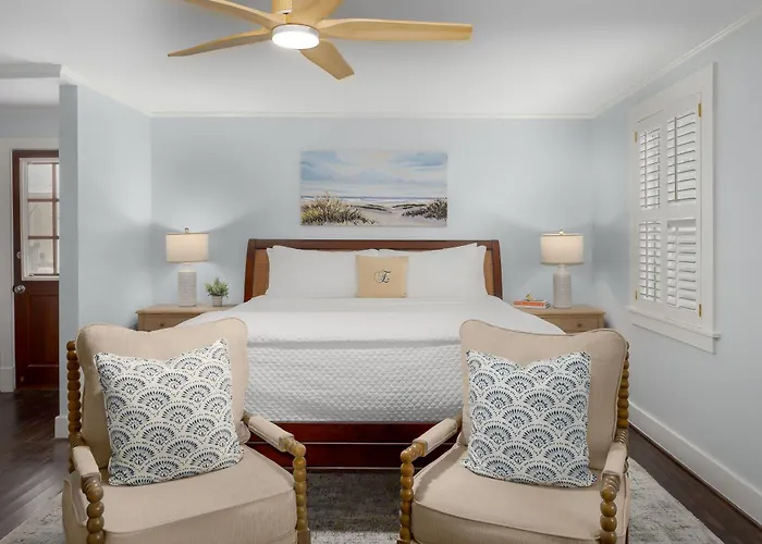 Elizabeth Pointe Lodge