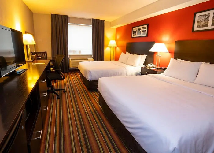 Comfort Hotel & Suites