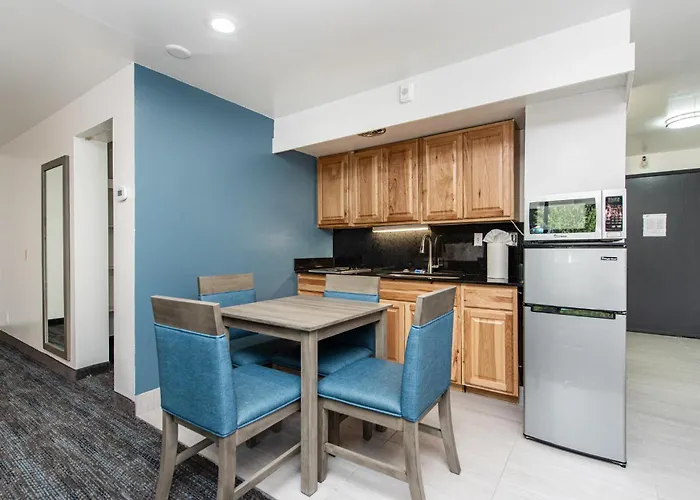 Oyster Bay Inn & Suites Bremerton