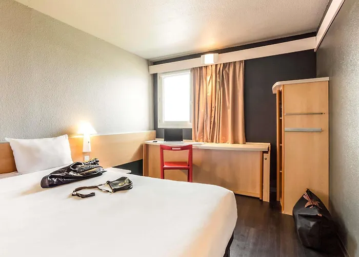 Ibis Pau Lescar