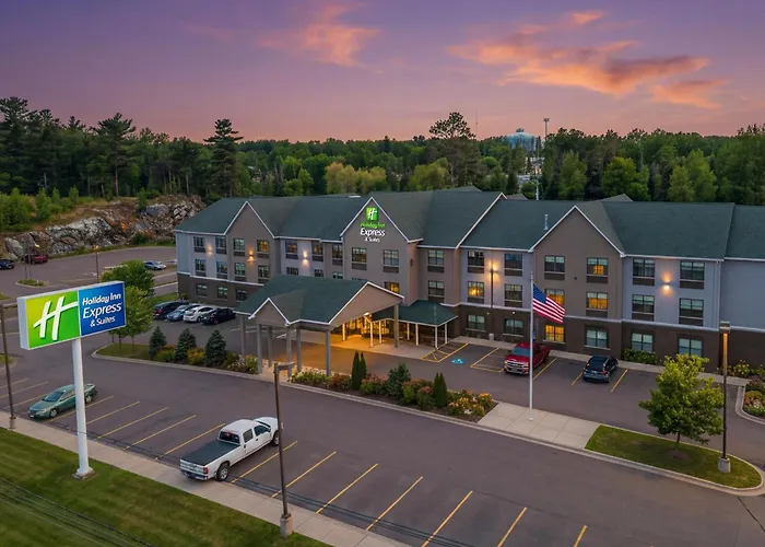 Holiday Inn Express & Suites Marquette By Ihg