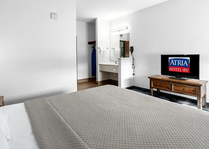 Atria Hotel And Rv Mcgregor