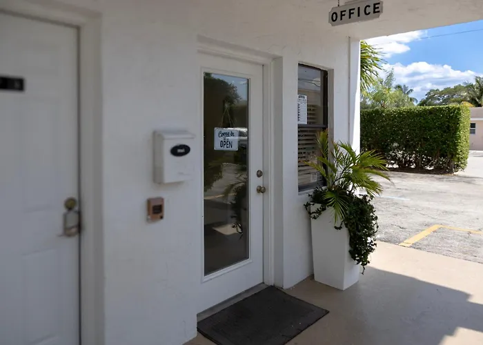 Palm Breeze Hotel Lake Worth Beach