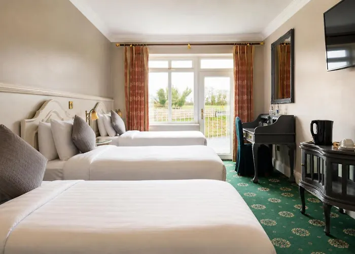 Lakeside Manor Hotel