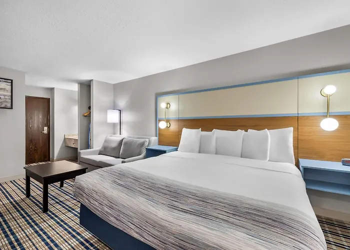 Americinn By Wyndham Delafield-Milwaukee