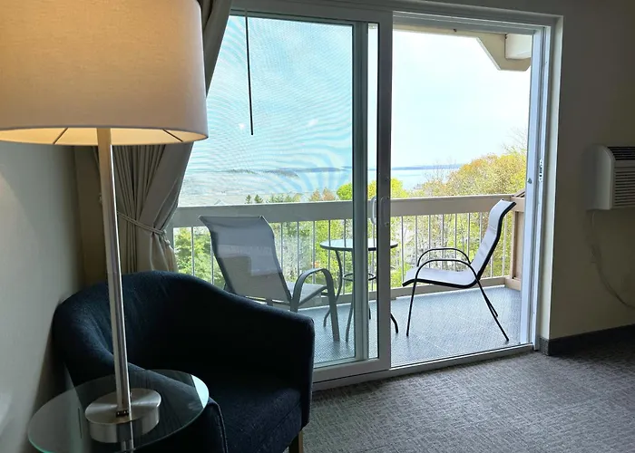 Atlantic Eyrie Lodge