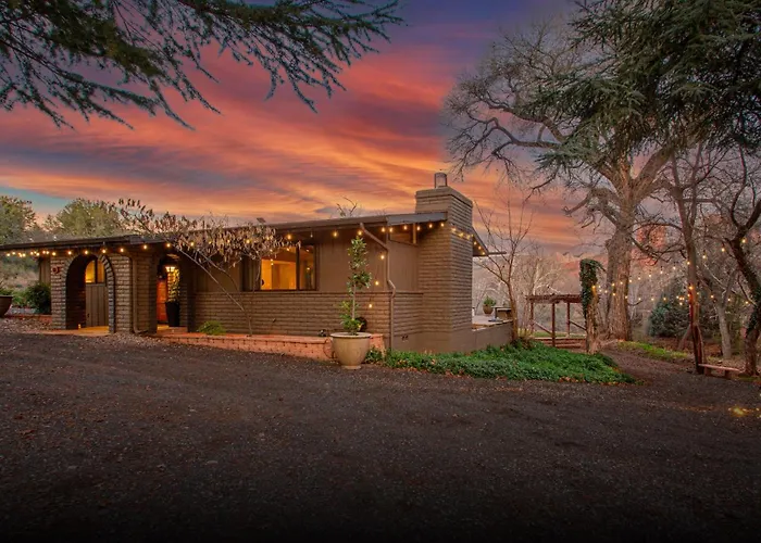 Lantern Light Inn - Romantic Getaway (Adults Only)